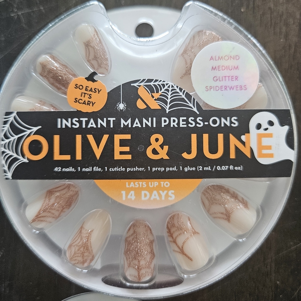Olive And June Press-on Nails, Glitter Spiderwebs, Medium Almond
